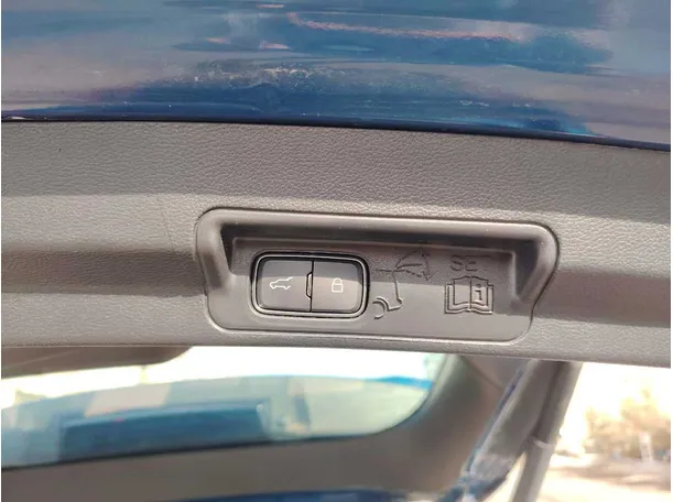 Car image 35