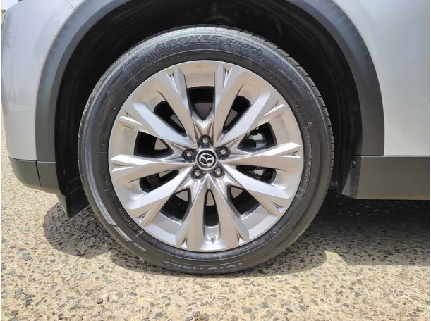 Car image 9