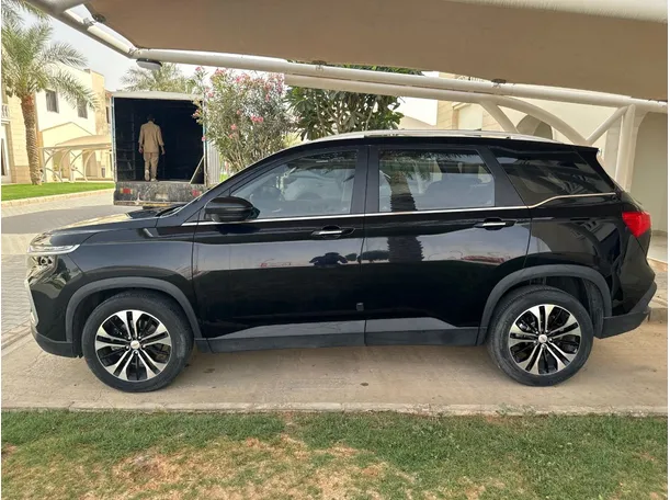 Car image 8