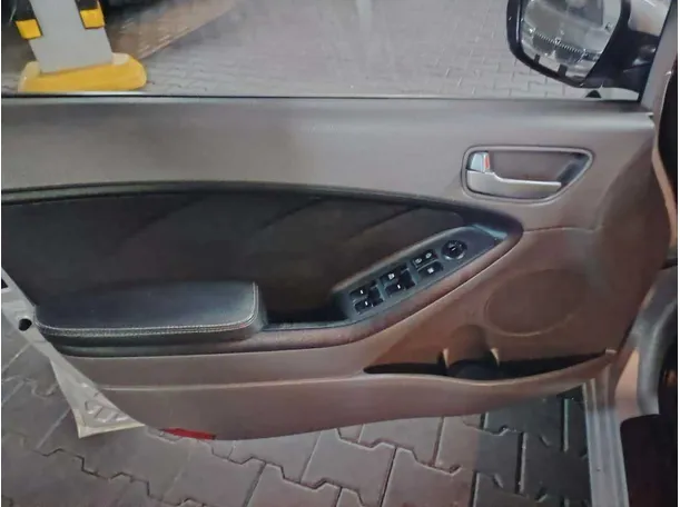 Car image 38