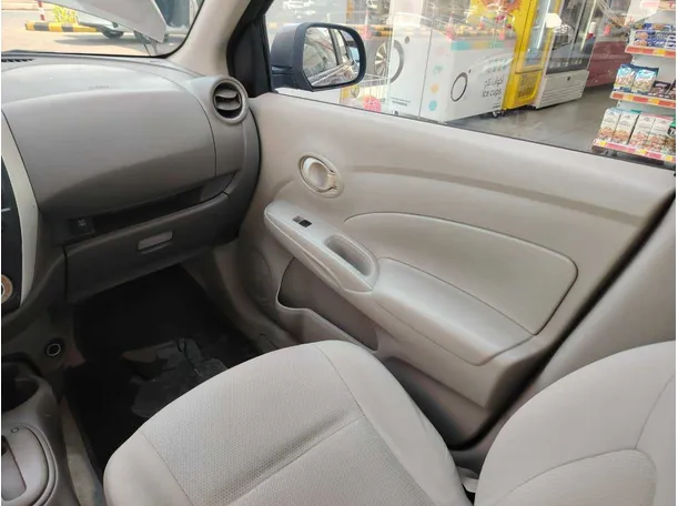 Car image 34