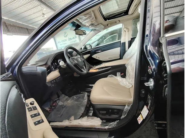 Car image 14