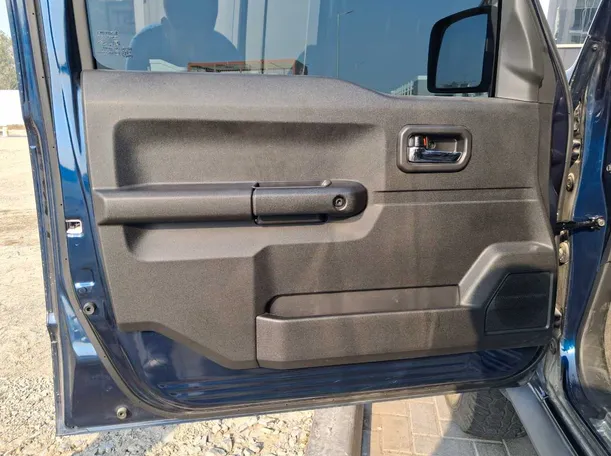 Car image 10