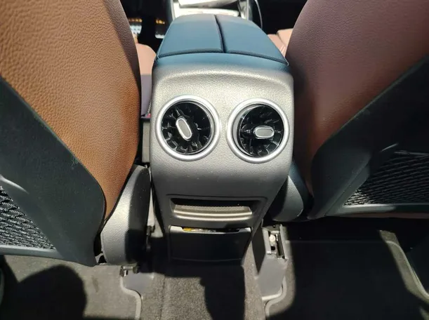Car image 37
