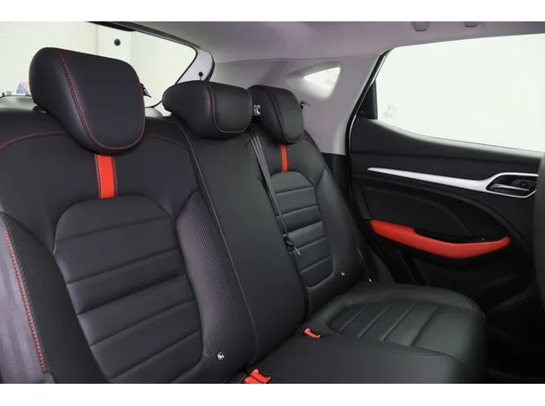 Car image 9