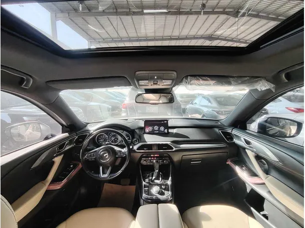 Car image 26