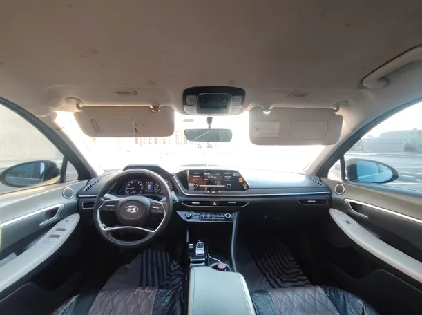 Car image 18