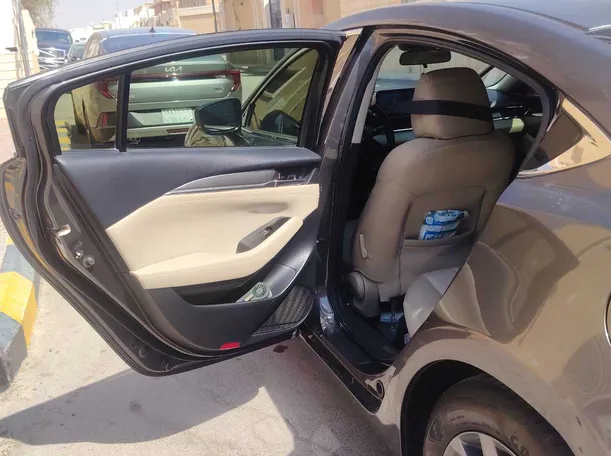 Car image 13