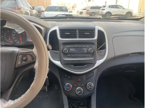 Car image 19