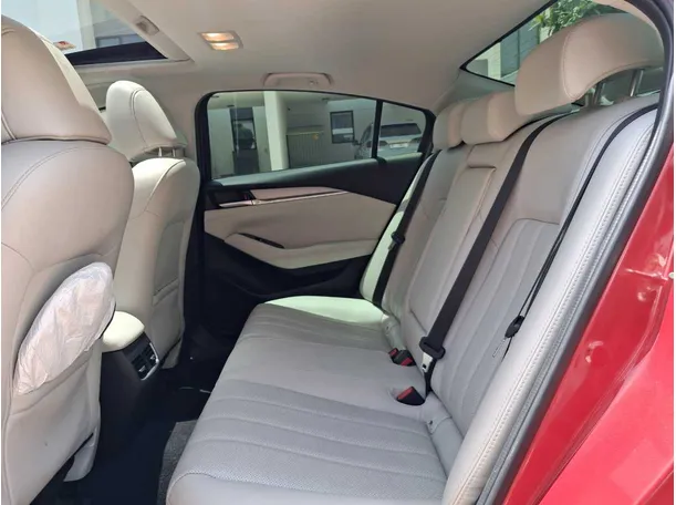 Car image 13