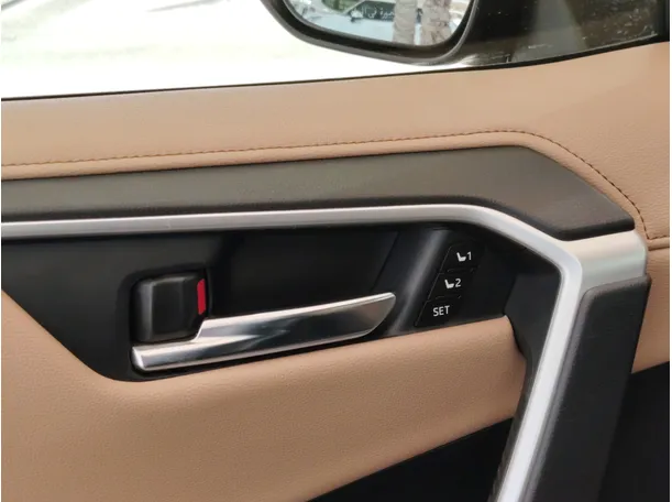 Car image 35