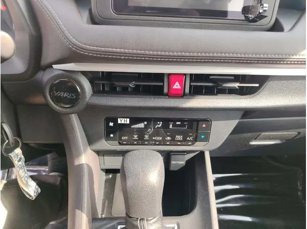 Car image 24