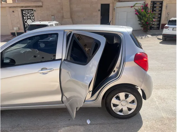 Car image 14