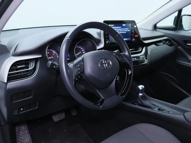 Car image 4