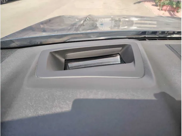 Car image 43