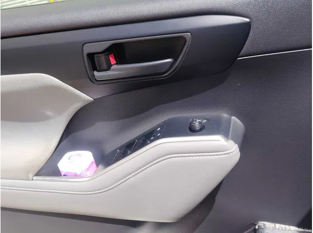 Car image 26