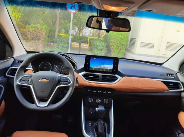 Car image 15