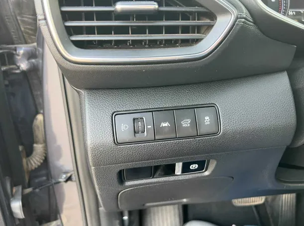 Car image 28