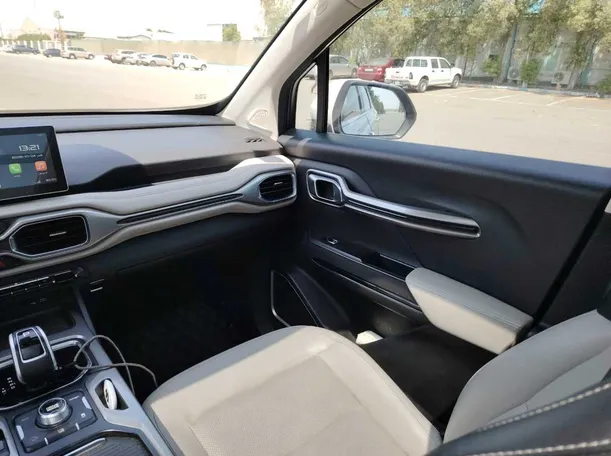 Car image 27