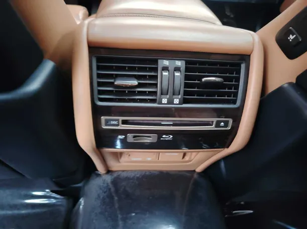 Car image 40
