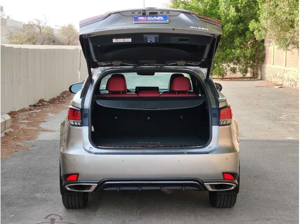 Car image 26