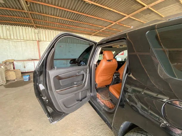 Car image 10