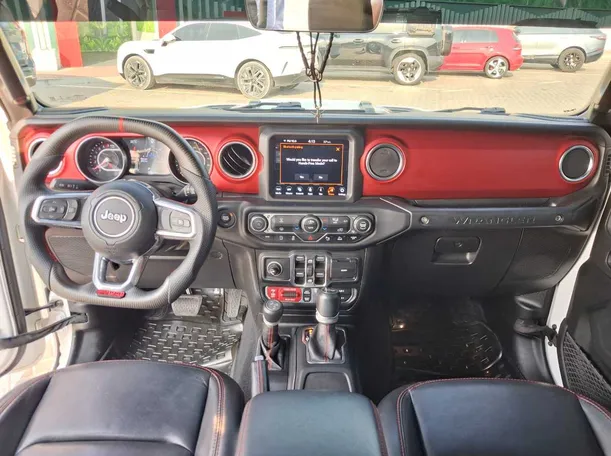 Car image 13