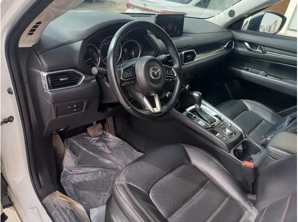 Car image 12