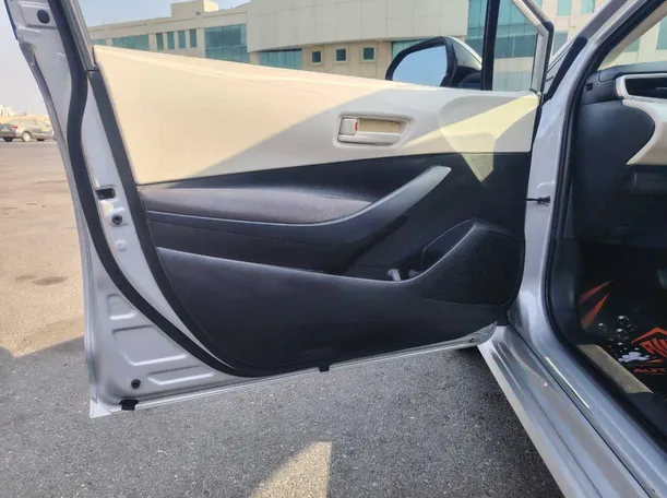 Car image 10
