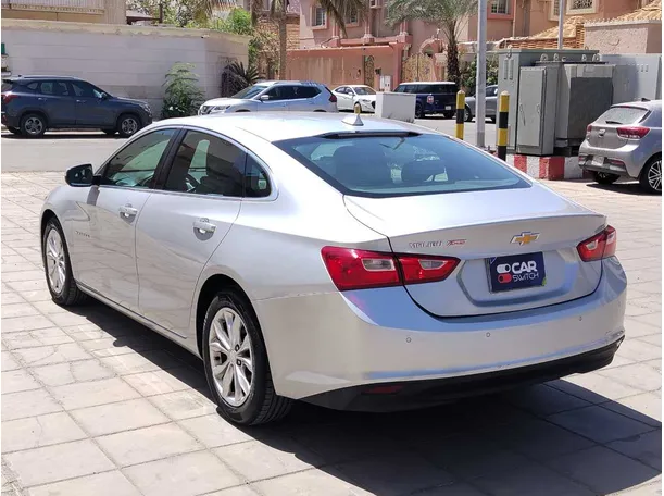 Car image 7