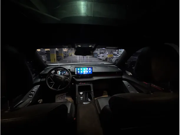 Car image 14