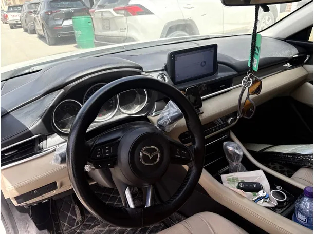 Car image 12
