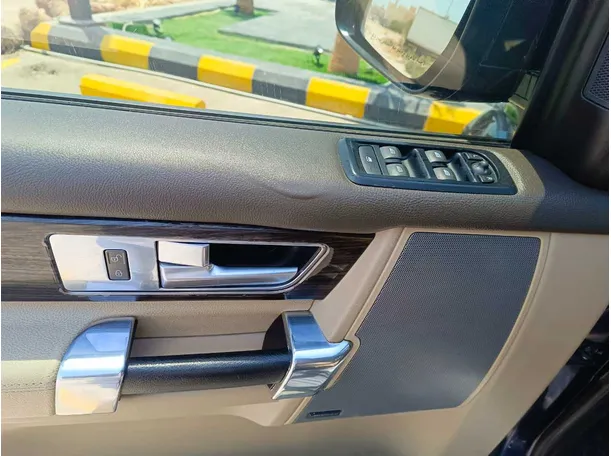 Car image 30