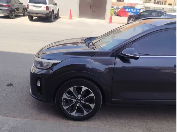 Car image 9