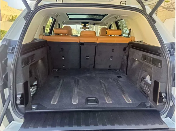 Car image 28