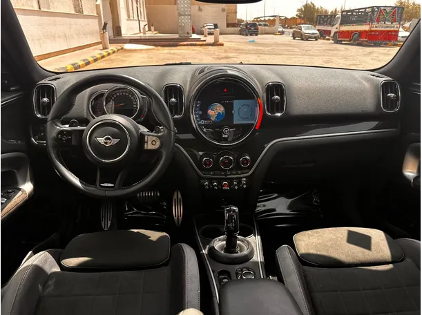 Car image 17