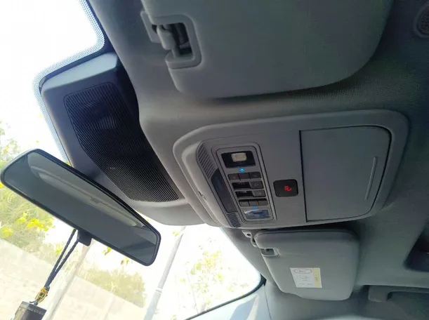 Car image 30