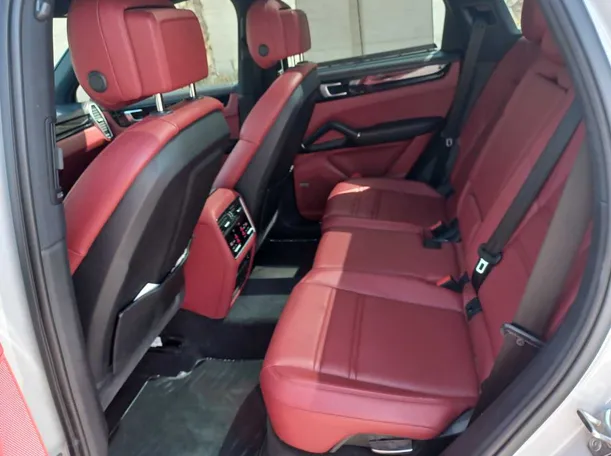 Car image 14