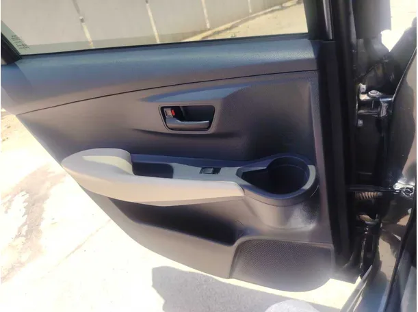 Car image 27