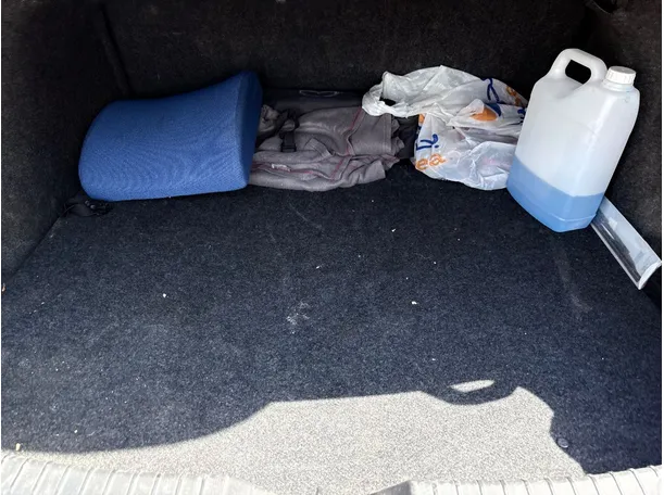 Car image 25