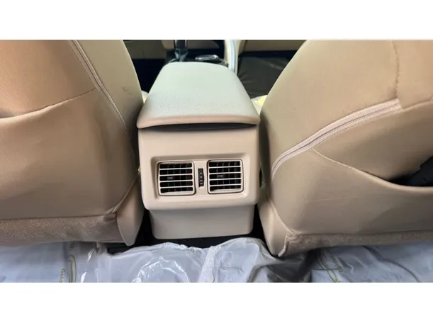 Car image 26