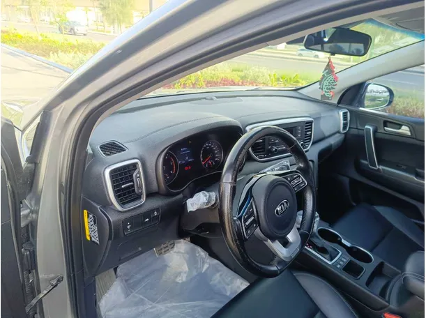 Car image 15