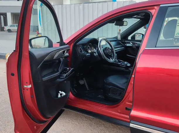 Car image 11