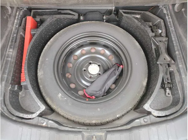 Car image 34