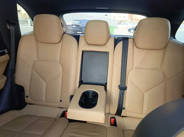 Car image 33