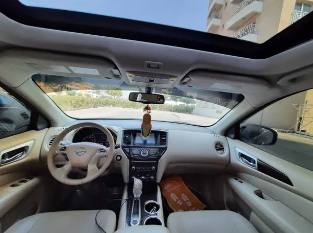 Car image 16