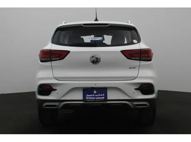 Car image 12