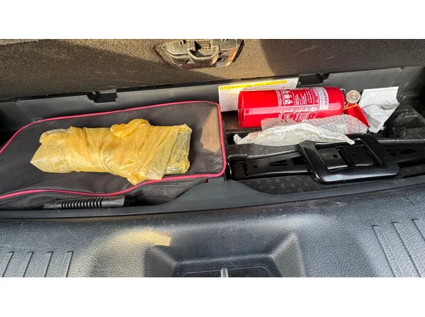 Car image 23