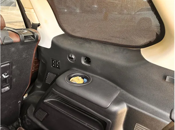 Car image 29