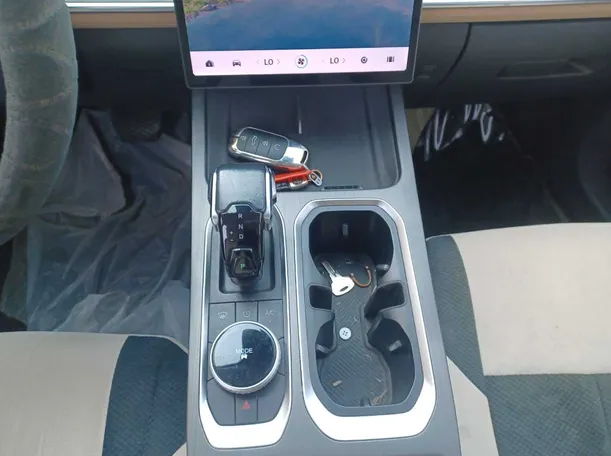 Car image 13